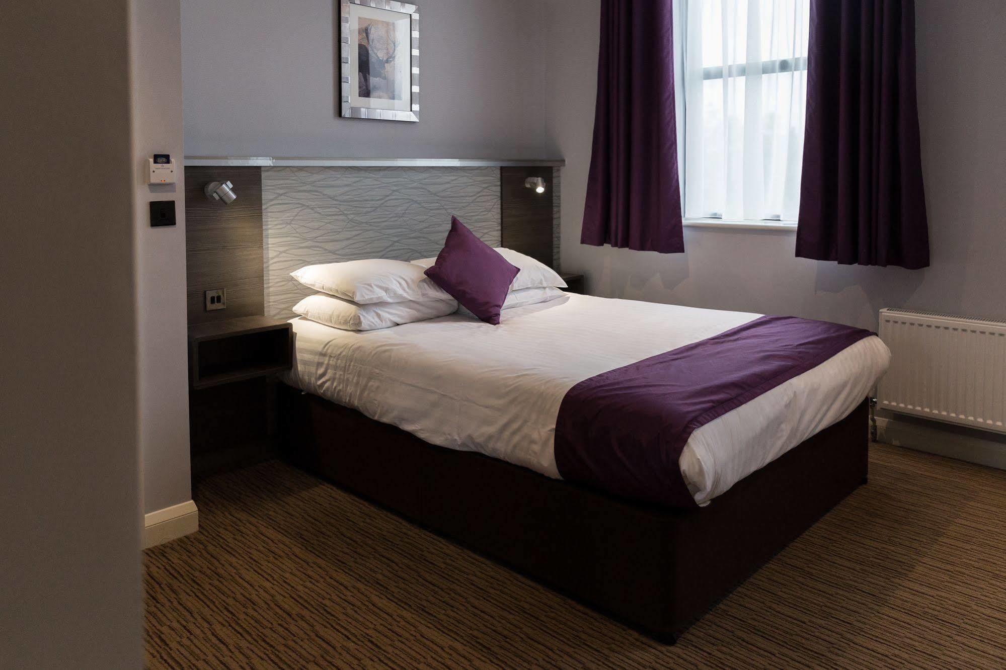 เดอะ ฮ้อก แบค แอนด์ สปา ฟาร์นแฮม Hotel ฟาร์แนม ภายนอก รูปภาพ